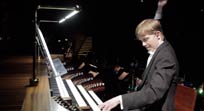 Frederik Magle spiller orgel i DR Koncerthuset 1