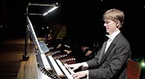Frederik Magle spiller orgel i DR Koncerthuset 2