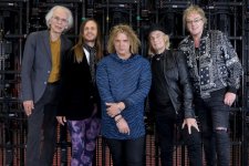 Yes (line-up).jpg